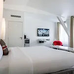 Kube Hotel Parigi