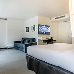 Kube Hotel Parigi