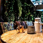 Kube Hotel