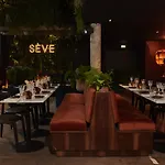 Kube Hotel 4*