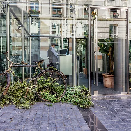 Kube Hotel